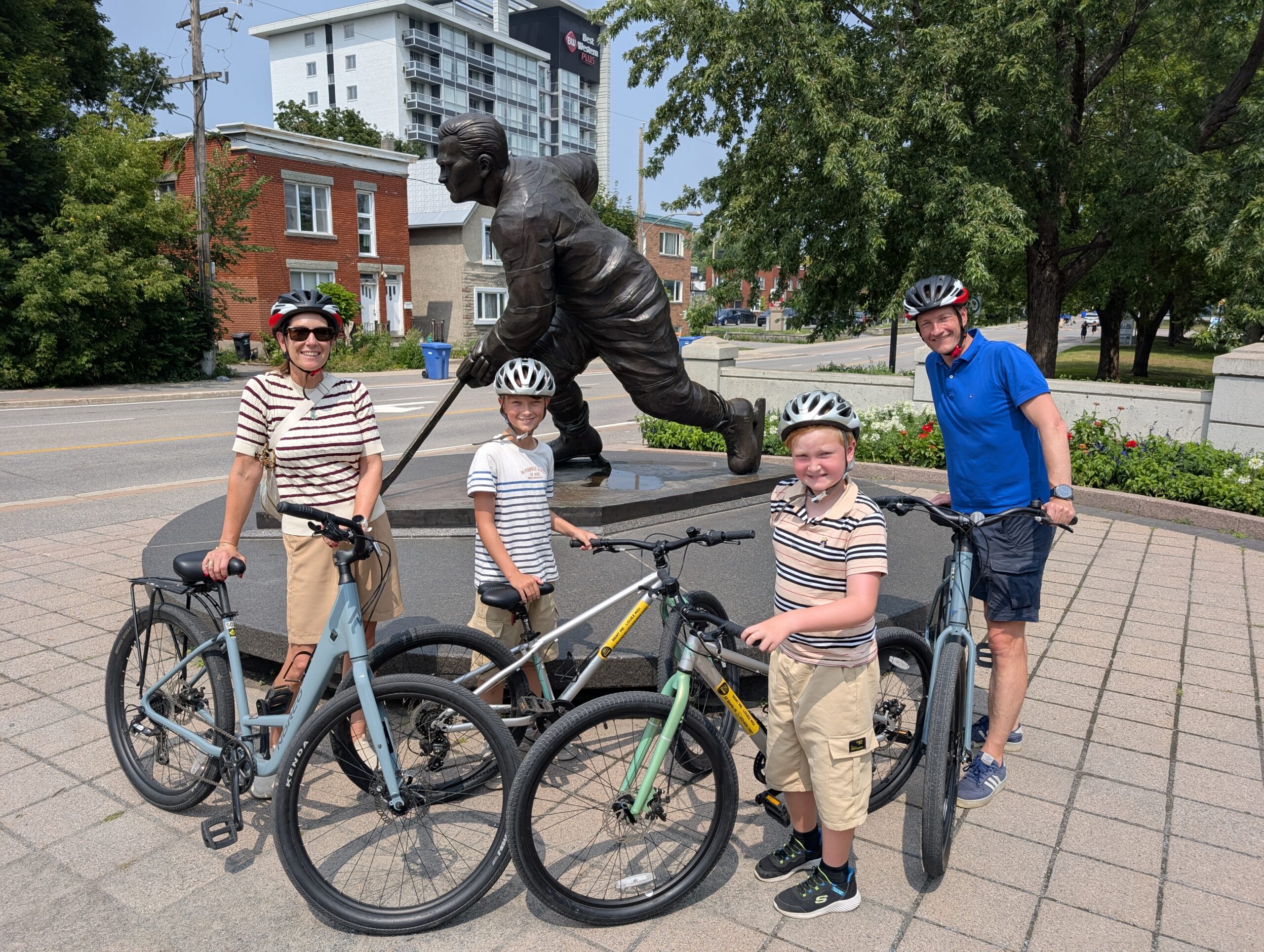 Cargo Bike Rental for families available in a convenient downtown location in Ottawa on Sparks St